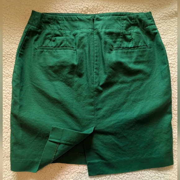 Delia Collection Green Mini Skirt with Back Pockets Good Condition Size 4 - Picture 3 of 6